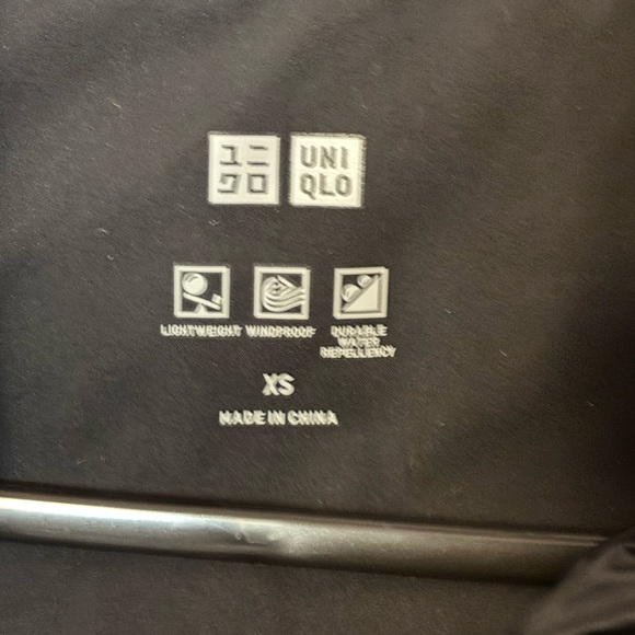 Uniqlo Women's mid length Black Puffer Coat - Picture 3 of 4